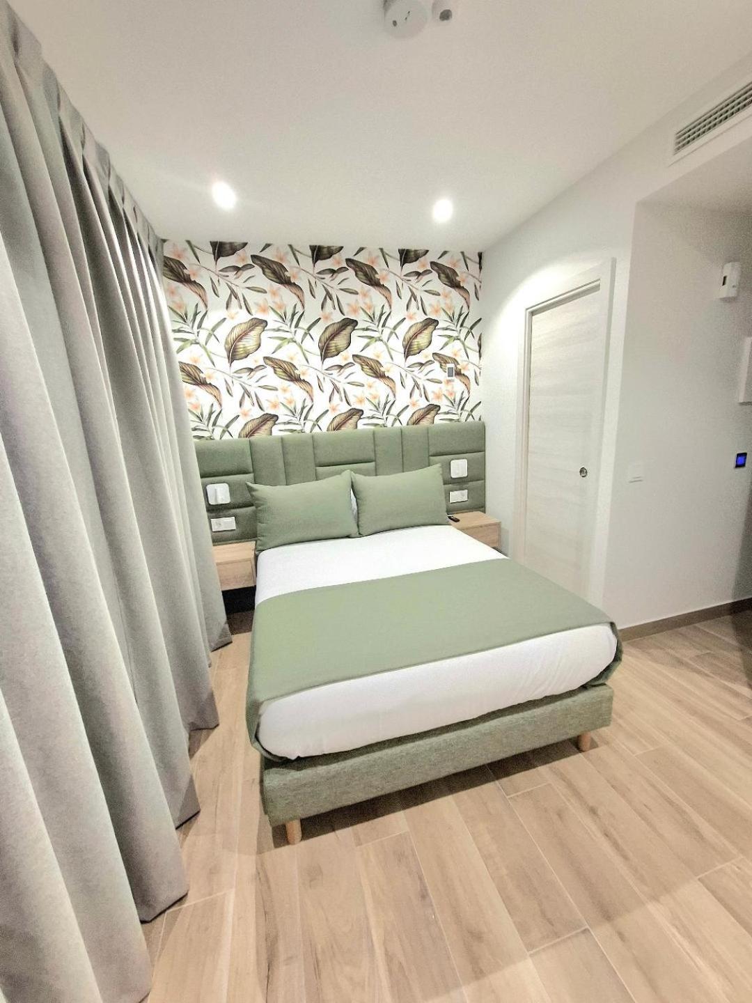 Hostal San Blas Madrid Exterior photo